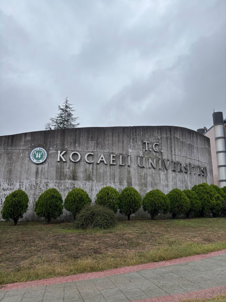 Kocaeli Üniversitesi giriş duvarı